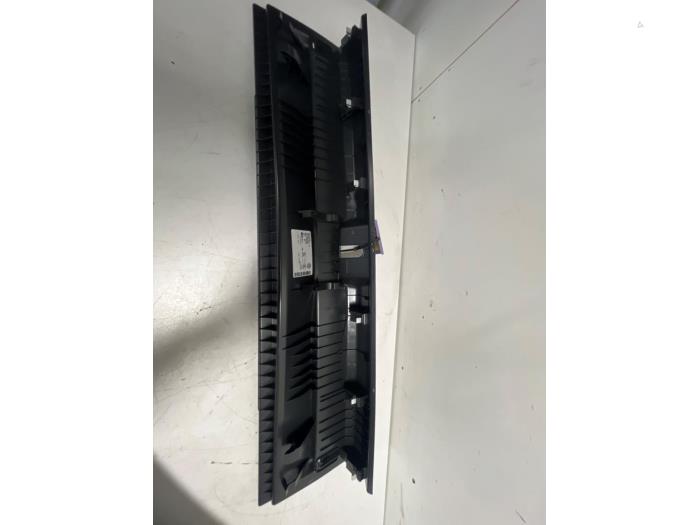 Luggage compartment trim from a Volkswagen Golf VIII (CD1) 1.5 TSI BlueMotion 16V 2023