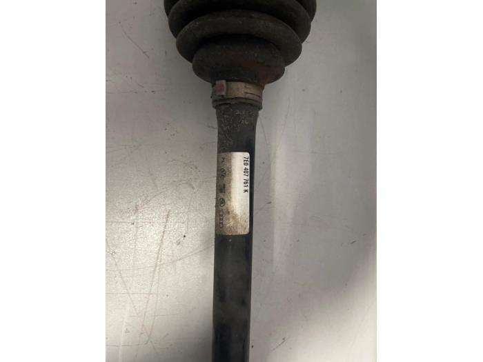 Front drive shaft, right from a Volkswagen Transporter/Caravelle T6 2.0 TDI DRF 2018