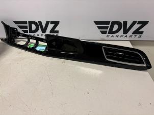Usagé Bande décorative de tableau de bord Volkswagen T-Roc 1.0 TSI 12V Prix € 84,70 Prix TTC proposé par DVZ Carparts