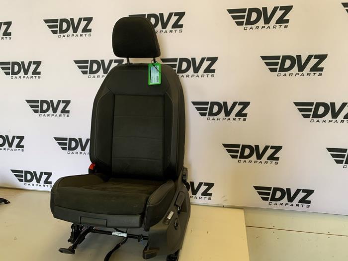 Seat, left from a Volkswagen T-Roc 1.0 TSI 12V 2023