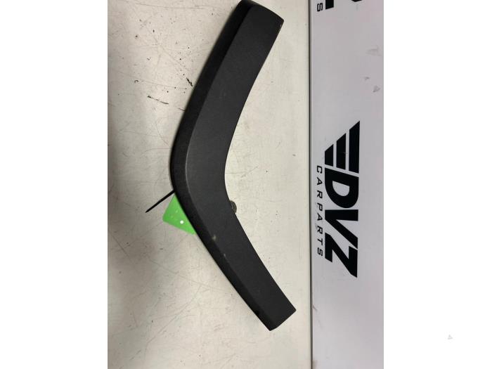 Begagnade Skärmbreddare Toyota RAV4 (A5) Pris € 40,00 Marginaltabell erbjuds av DVZ Carparts