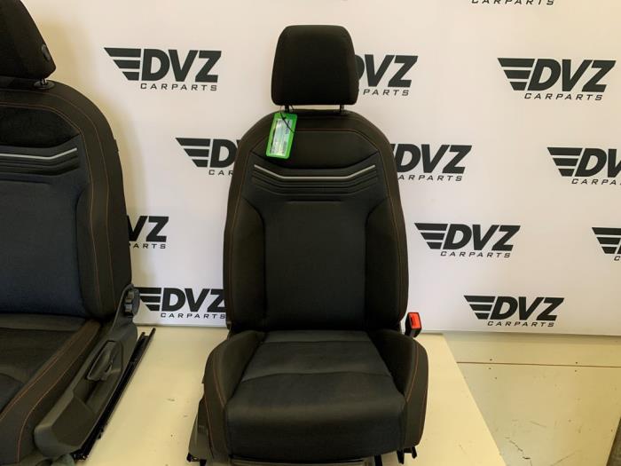 Fotel prawy z Seat Arona (KJX) 1.0 TSI 12V 2023