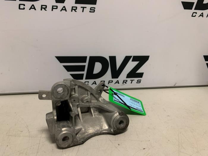 Usagé Support moteur Ford Fiesta 7 1.1 Ti-VCT 12V 75 Prix € 24,19 Prix TTC proposé par DVZ Carparts