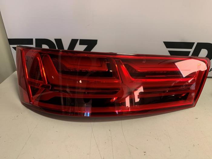 Taillight, left from a Audi Q7 (4MB/4MG) 3.0 TDI V6 24V 2018