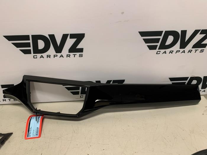 Dashboard decoration strip from a Seat Ibiza V (KJB) 1.5 TSI Evo 16V 2018
