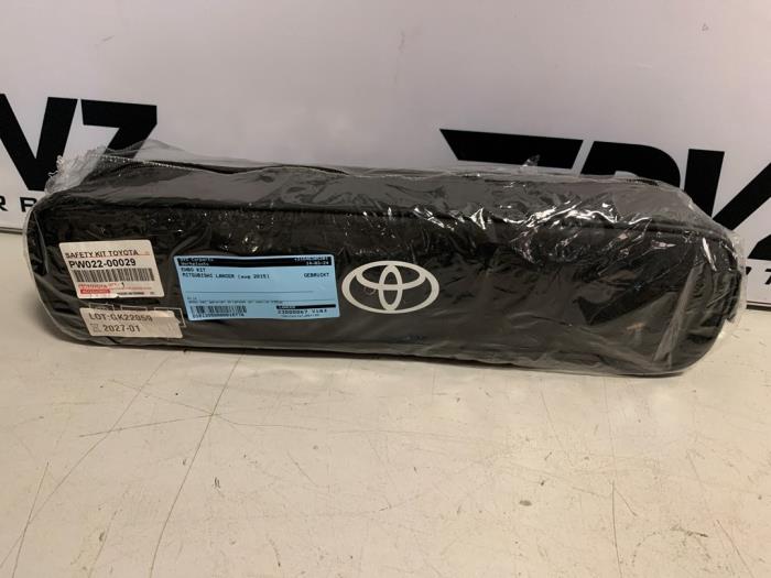 Begagnade Förbandslåda Mitsubishi Lancer Sportback (CX) 1.6 MIVEC 16V Pris € 49,99 Marginaltabell erbjuds av DVZ Carparts