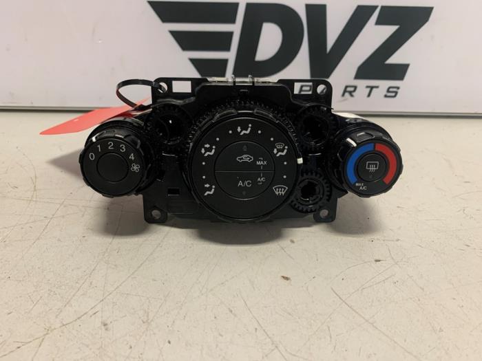 Usagé Commande chauffage Ford Fiesta 6 (JA8) 1.25 16V Prix € 65,00 Règlement à la marge proposé par DVZ Carparts