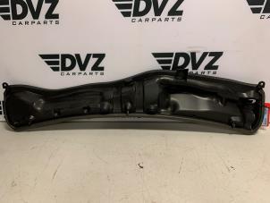 Used Cowl top grille Renault Twingo III (AH) 1.0 SCe 70 12V Price € 35,00 Margin scheme offered by DVZ Carparts