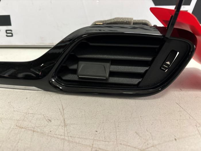 Dashboard vent from a Ford Fiesta 7 1.1 Ti-VCT 12V 70 2018