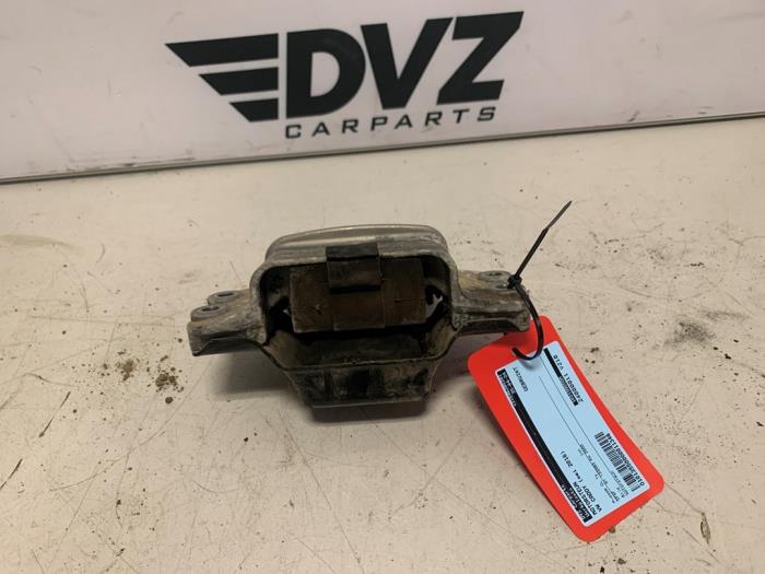 Used Engine mount Volkswagen Caddy IV 2.0 TDI 102 Price € 25,00 Margin scheme offered by DVZ Carparts