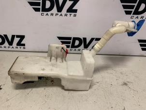 Usagé Réservoir lave-glace avant Volkswagen Caddy IV 2.0 TDI 102 Prix € 29,99 Règlement à la marge proposé par DVZ Carparts