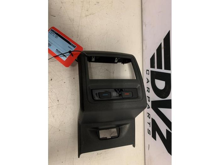 Używane Panel climatronic Volkswagen Golf VIII (CD1) 2.0 TSI R 16V 4Motion Cena € 58,99 Procedura marży oferowane przez DVZ Carparts