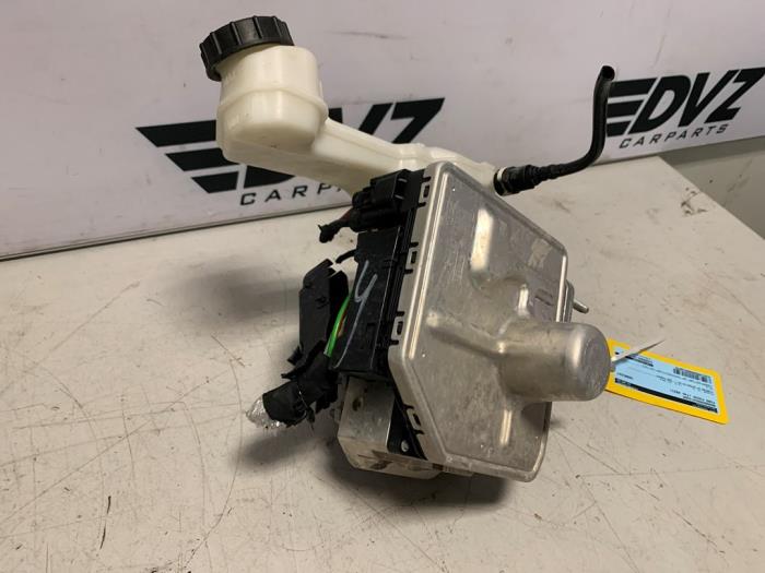 Usagé Servo frein Ford Focus 4 Wagon 1.0 Ti-VCT EcoBoost 12V 125 Prix € 499,99 Règlement à la marge proposé par DVZ Carparts