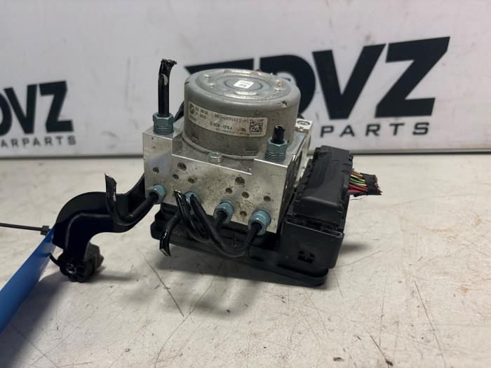 Używane Pompa ABS BMW 1 serie (F20) 118i 1.5 TwinPower 12V Cena € 119,99 Procedura marży oferowane przez DVZ Carparts