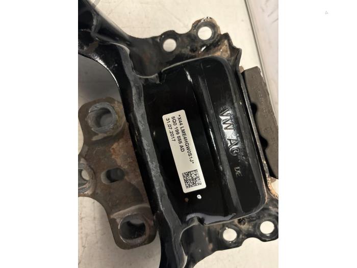 Engine mount from a Volkswagen Golf VII Variant (AUVV) 2.0 TDI 16V 2017