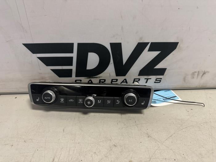 Używane Panel climatronic Audi RS 3 Limousine (8VS/8VM) 2.5 TFSI 20V Quattro Cena € 149,99 Procedura marży oferowane przez DVZ Carparts