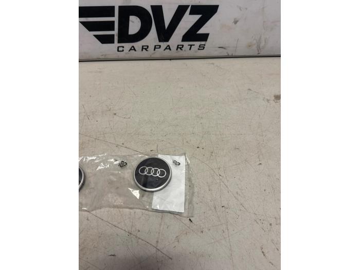 Używane Emblemat Audi Q2 (GAB/GAG) Cena € 9,99 Z VAT oferowane przez DVZ Carparts
