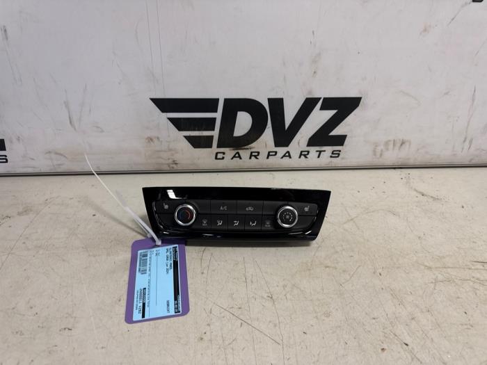 Używane Panel climatronic Opel Corsa F (UB/UH/UP) 1.2 Turbo 12V 130 Cena € 99,99 Z VAT oferowane przez DVZ Carparts