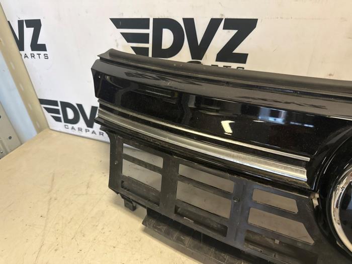 Używane Grill Volkswagen Multivan T7 1.4 eHybrid 16V Cena € 448,99 Z VAT oferowane przez DVZ Carparts