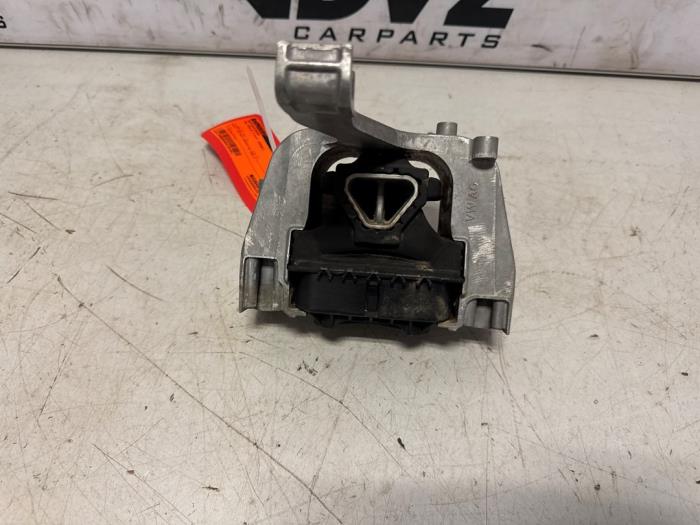 Support moteur d'un Volkswagen Polo VI (AW1) 1.0 TSI 12V 2020