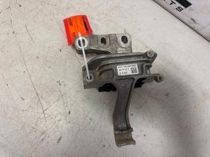Support moteur d'un Volkswagen Polo VI (AW1) 1.0 TSI 12V 2020