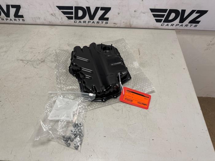Usagé Couvercle carter Volkswagen Golf VIII (CD1) 1.4 eHybrid 16V Prix € 159,99 Règlement à la marge proposé par DVZ Carparts