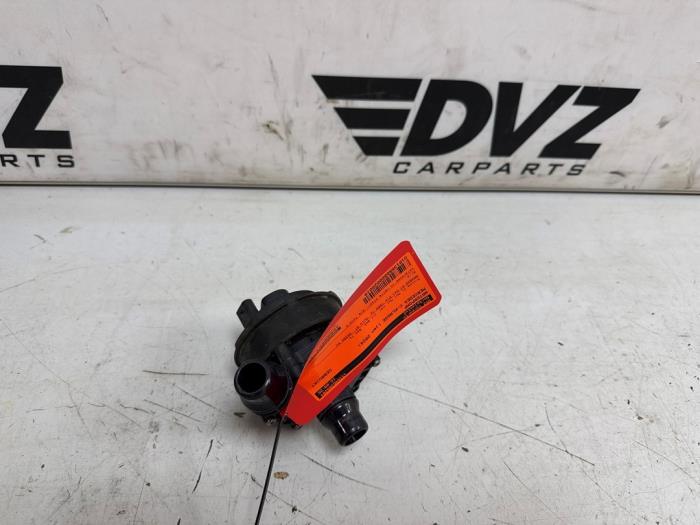 Usagé Pompe à eau Mercedes C Estate (S206) C-200d 2.0 Turbo 16V Prix € 180,00 Prix TTC proposé par DVZ Carparts