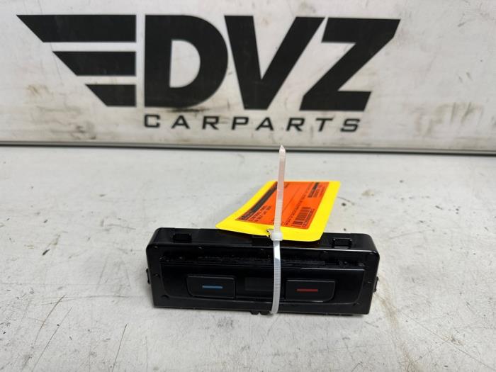 Używane Panel climatronic Volkswagen Golf VIII (CD1) 2.0 TDI BlueMotion 16V Cena € 58,99 Procedura marży oferowane przez DVZ Carparts