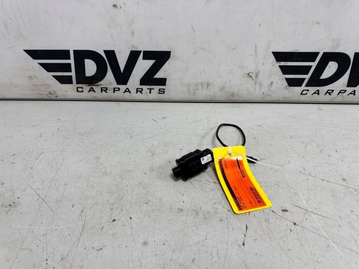 Używane Wtyczka USB Volkswagen ID.Buzz (EBB/EBJ) 77 kWh Cena € 14,96 Z VAT oferowane przez DVZ Carparts