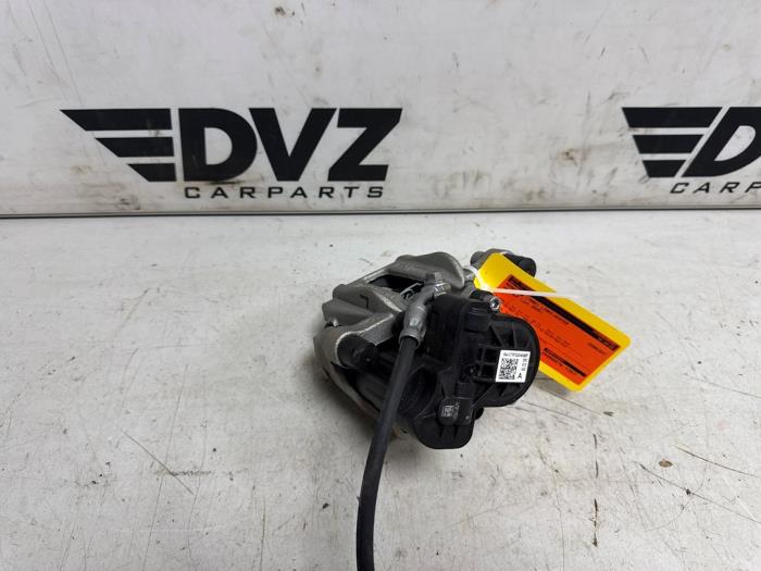 Gebrauchte Bremszange links hinten Volkswagen Golf VIII (CD1) 1.4 TSI 16V Preis € 44,99 Mit Mehrwertsteuer angeboten von DVZ Carparts
