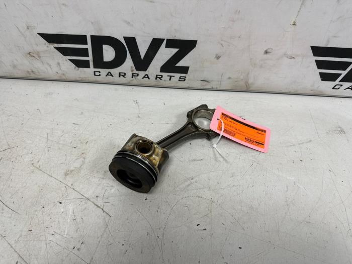 Usagé Piston Volkswagen Polo VI (AW1) 1.6 TDI 16V 80 Prix € 59,99 Règlement à la marge proposé par DVZ Carparts