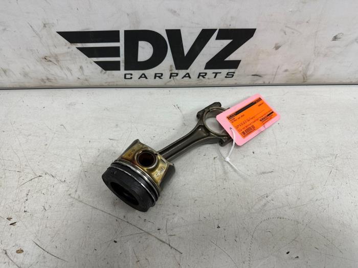 Usagé Piston Volkswagen Polo VI (AW1) 1.6 TDI 16V 80 Prix € 59,99 Règlement à la marge proposé par DVZ Carparts