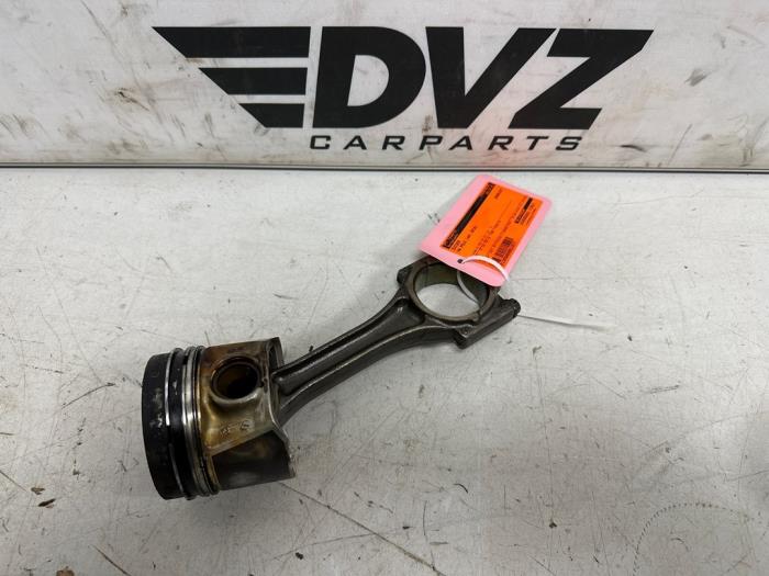 Usagé Piston Volkswagen Polo VI (AW1) 1.6 TDI 16V 80 Prix € 59,99 Règlement à la marge proposé par DVZ Carparts