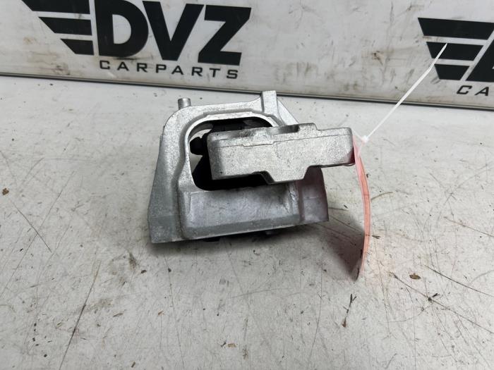 Engine mount from a Cupra Leon Sportstourer (KLCF) 2.0 TSI 16V 4Drive 2022