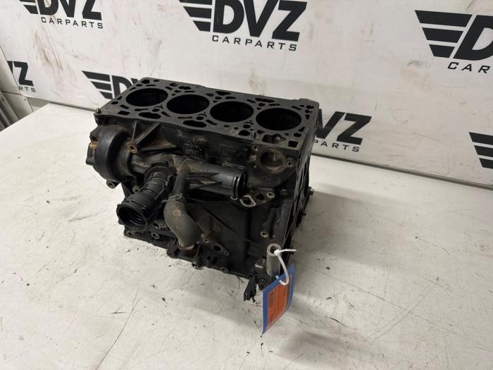Used Engine crankcase Volkswagen Golf VII (AUA) 1.6 TDI BlueMotion 16V Price € 299,99 Margin scheme offered by DVZ Carparts
