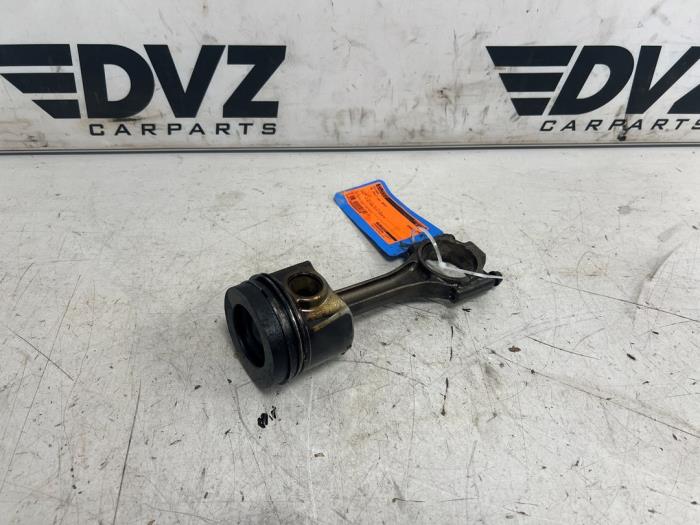 Usagé Piston Volkswagen Golf VII (AUA) 1.6 TDI BlueMotion 16V Prix € 59,99 Règlement à la marge proposé par DVZ Carparts