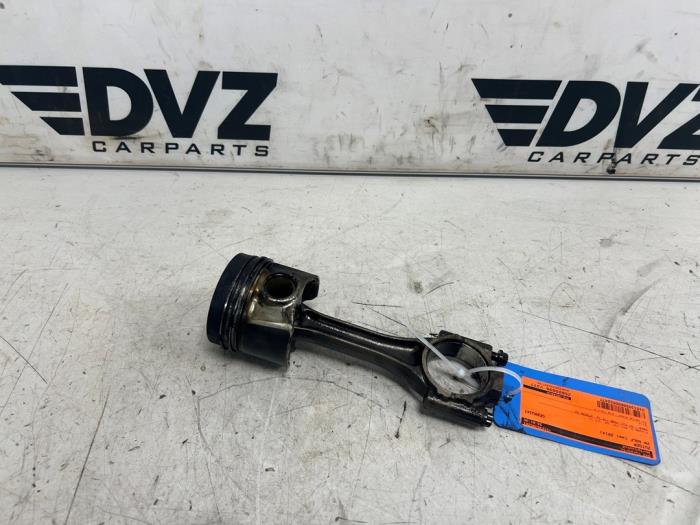 Usagé Piston Volkswagen Golf VII (AUA) 1.6 TDI BlueMotion 16V Prix € 59,99 Règlement à la marge proposé par DVZ Carparts