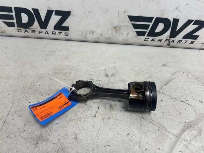 Usagé Piston Volkswagen Golf VII (AUA) 1.6 TDI BlueMotion 16V Prix € 59,99 Règlement à la marge proposé par DVZ Carparts