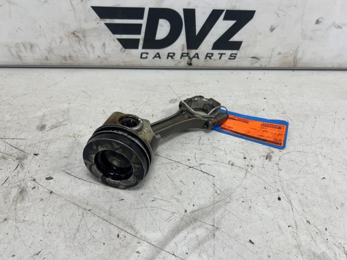 Usagé Piston Volkswagen Golf VII (AUA) 1.6 TDI BlueMotion 16V Prix € 59,99 Règlement à la marge proposé par DVZ Carparts