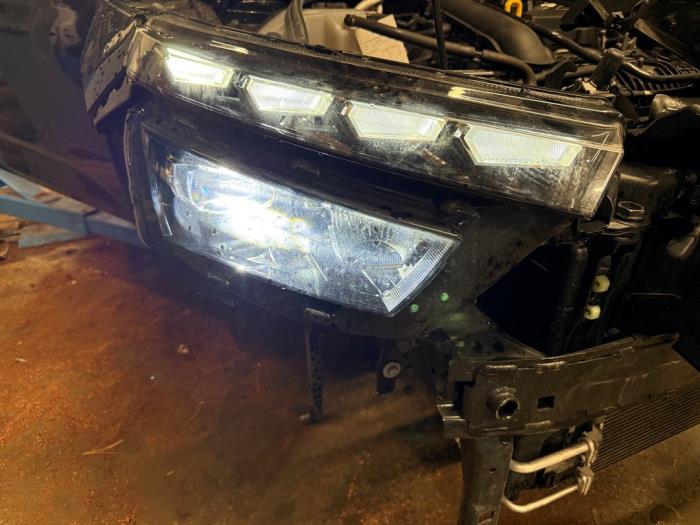 Używane Reflektor prawy Skoda Kamiq 1.0 TSI 12V Cena € 499,00 Z VAT oferowane przez DVZ Carparts