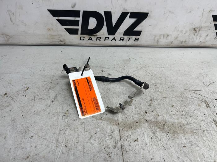 Używane Biegun akumulator Cupra Ateca 2.0 TSI 16V 4Drive Cena € 24,14 Z VAT oferowane przez DVZ Carparts