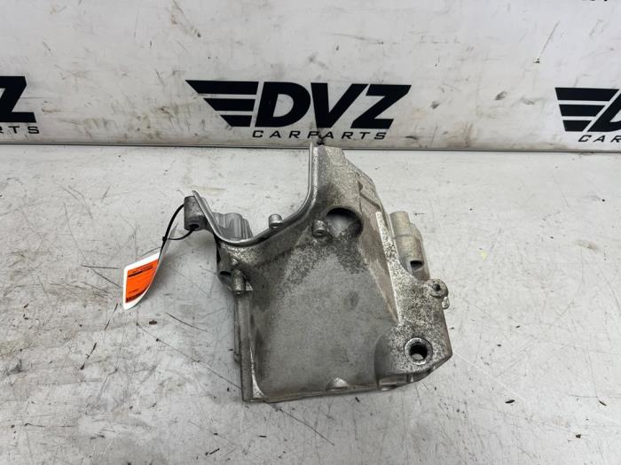 Usagé Support moteur Volkswagen Polo VI (AW1) 1.0 TSI 12V Prix € 19,98 Règlement à la marge proposé par DVZ Carparts