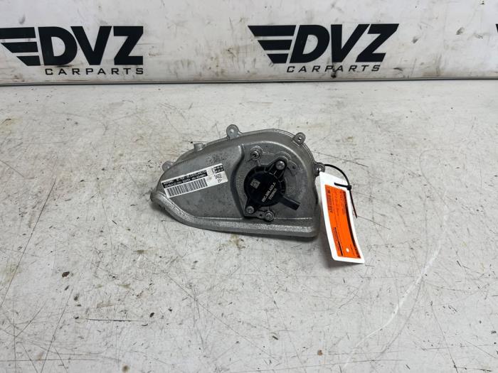 Usagé Couvercle de distribution Volkswagen Polo VI (AW1) 1.0 TSI 12V Prix € 9,99 Règlement à la marge proposé par DVZ Carparts