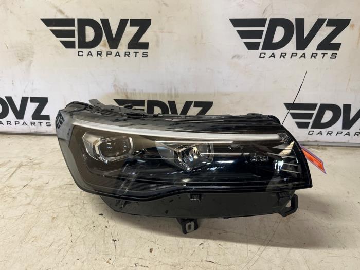 Używane Reflektor prawy Volkswagen Tiguan (CT1) 1.5 eHybrid 272 Cena € 794,99 Z VAT oferowane przez DVZ Carparts