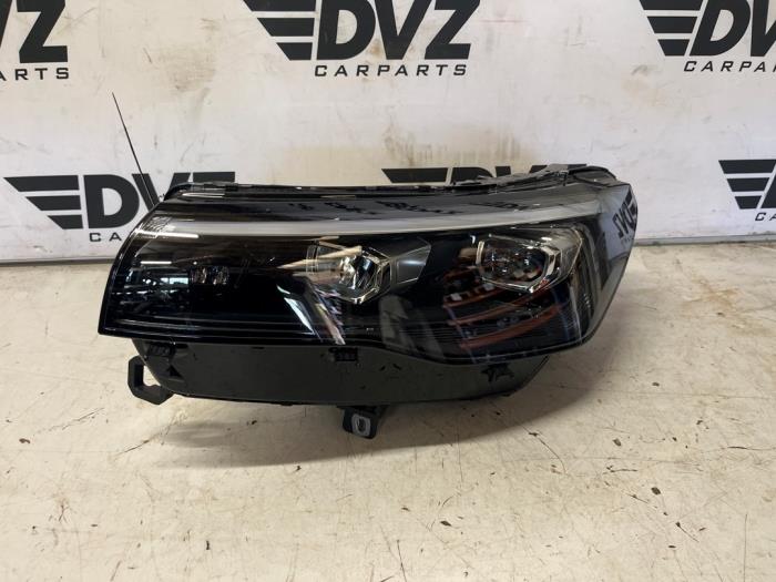 Używane Reflektor lewy Volkswagen Tiguan (CT1) 1.5 eHybrid 272 Cena € 794,99 Z VAT oferowane przez DVZ Carparts