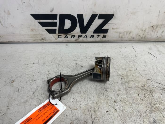 Usados Pistón Skoda Scala 1.5 TSI Precio € 72,59 IVA incluido ofrecido por DVZ Carparts