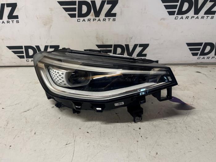Używane Reflektor prawy Volkswagen ID.4 (E21) GTX 4Motion 77/79 kWh Cena € 450,00 Z VAT oferowane przez DVZ Carparts