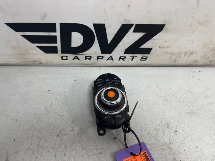 Usados Interruptor MMI Mini Countryman (F60) 1.5 TwinPower Turbo 12V Cooper SE ALL4 Precio € 104,99 Norma de margen ofrecido por DVZ Carparts