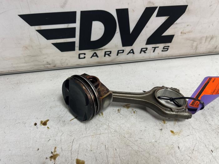 Usados Pistón Audi Q2 (GAB/GAG) 1.4 TFSI 16V Precio € 49,99 Norma de margen ofrecido por DVZ Carparts
