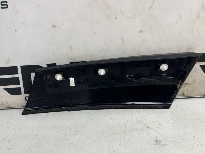 Używane Slupek prawy tyl Mini Mini (F56) 1.5 12V One Cena € 30,00 Procedura marży oferowane przez DVZ Carparts